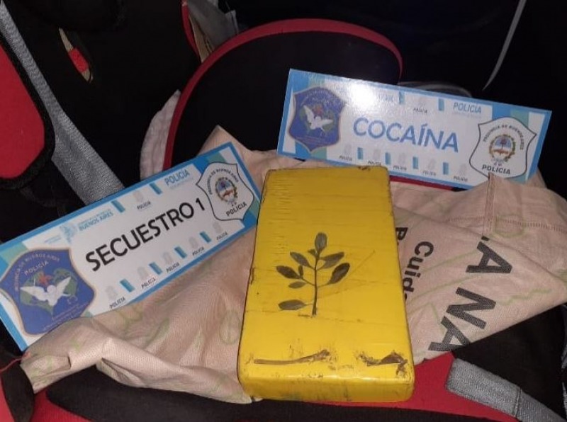 Una familia ingres a Azul con un kilo de cocana